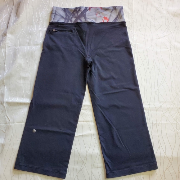 Lululemon Relaxed Fit Crop Leggings 21" size 6 - Picture 3 of 4